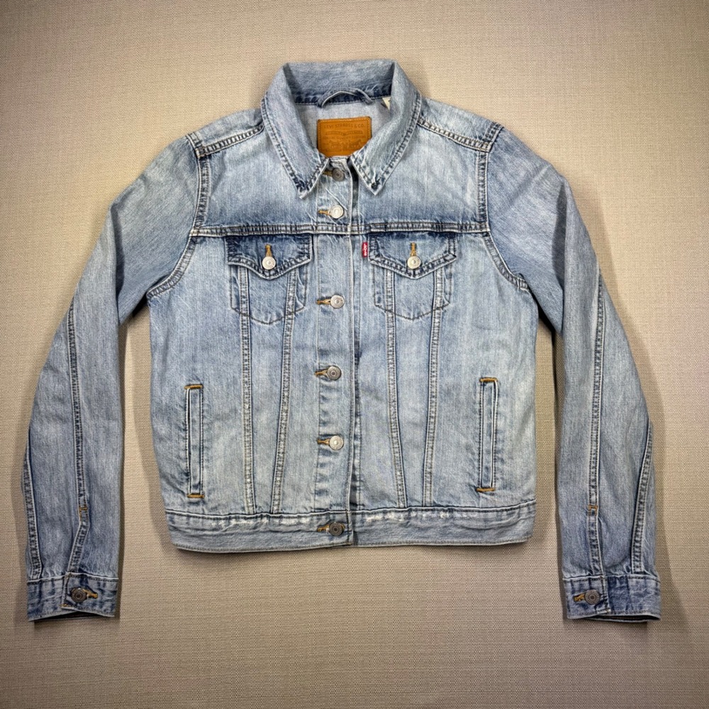 Levis Womens Premium Denim Trucker Jacket Distressed Light Wash Blue Size Large